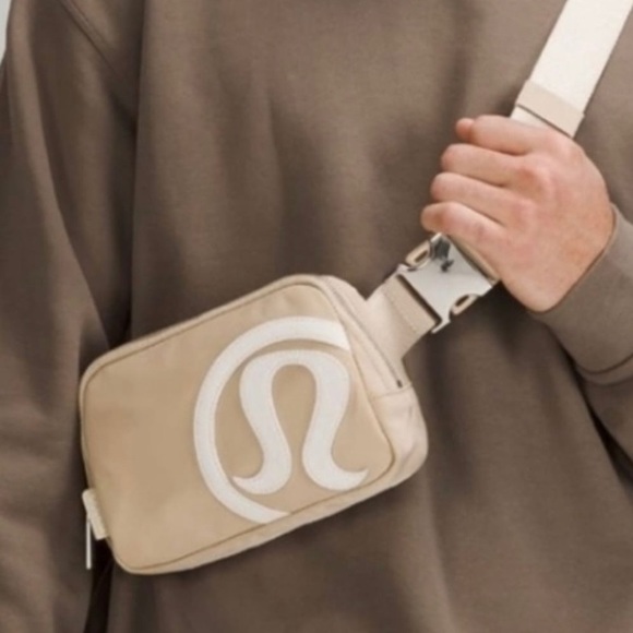 LuluLemon Everywhere Belt Bag - Picture 6 of 8